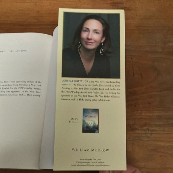 Book: Last House by Jessica Shattuck Novel - softcover - Picture 8 of 9